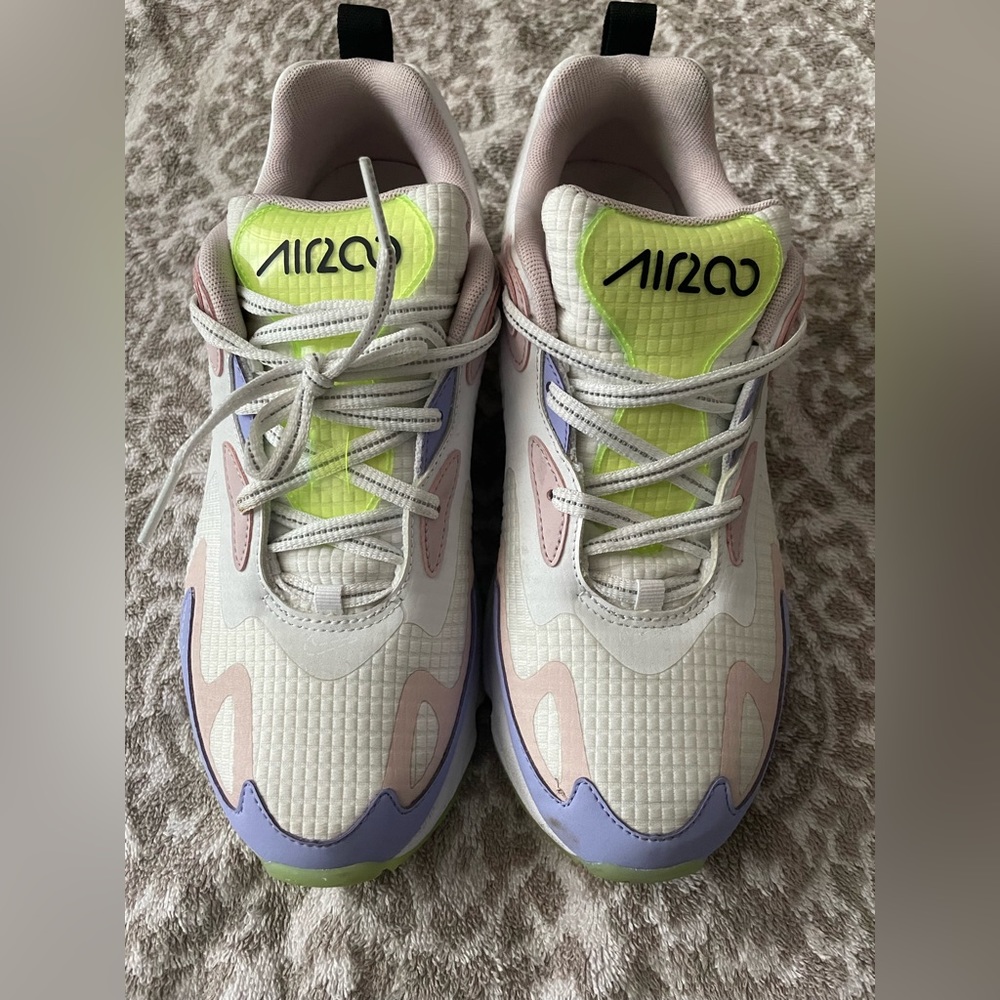 Women’s Nike Air 200